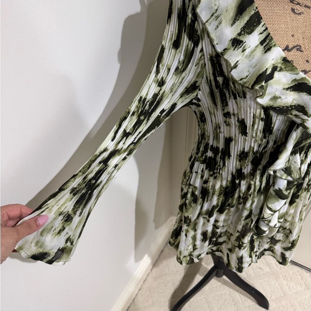 Alison Taylor Green and White Ruffled Blouse size L - Picture 3 of 13